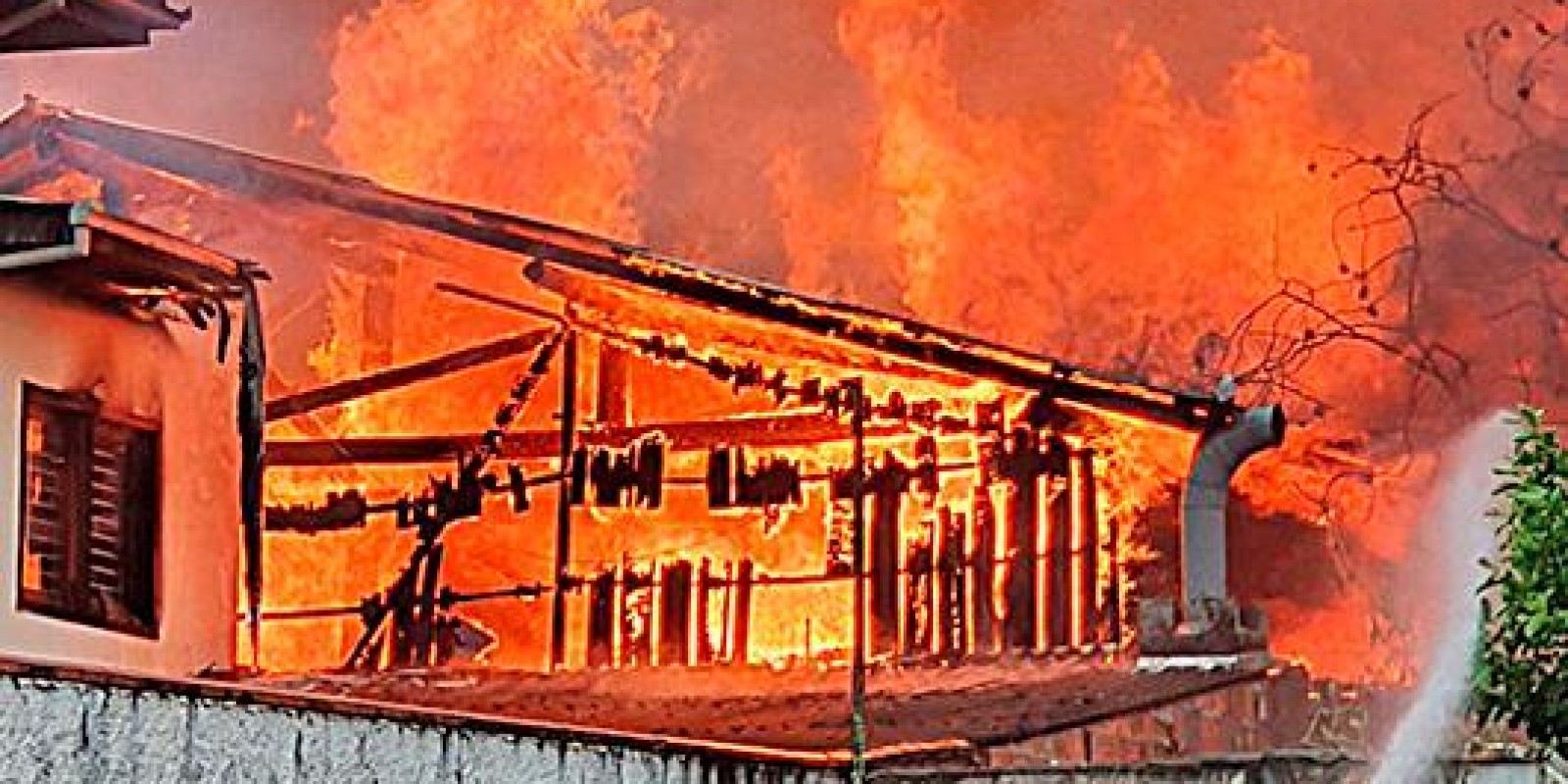 Incêndio em galpão no São Marcos - Foto 3